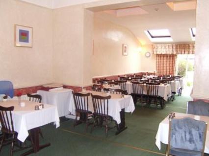 Croydon Court Hotel Exterior photo