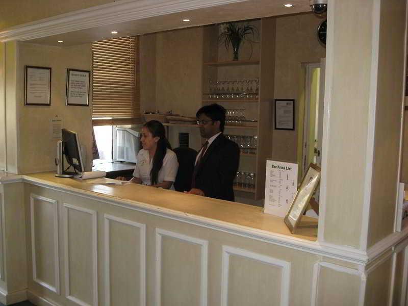 Croydon Court Hotel Exterior photo